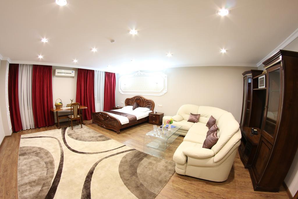 Sky Luxe Hotel Astaná Habitación foto